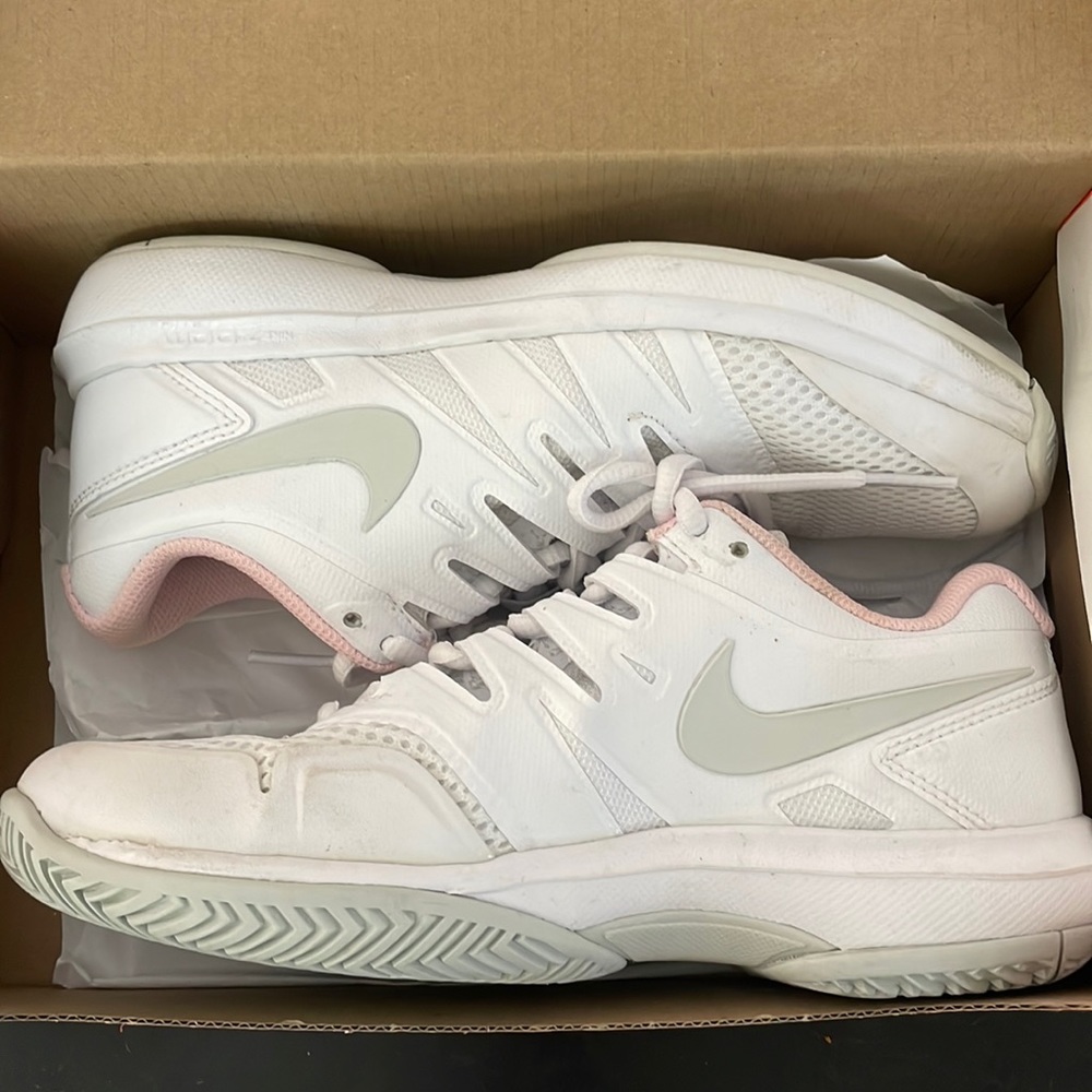 Nike Tennis Shoes